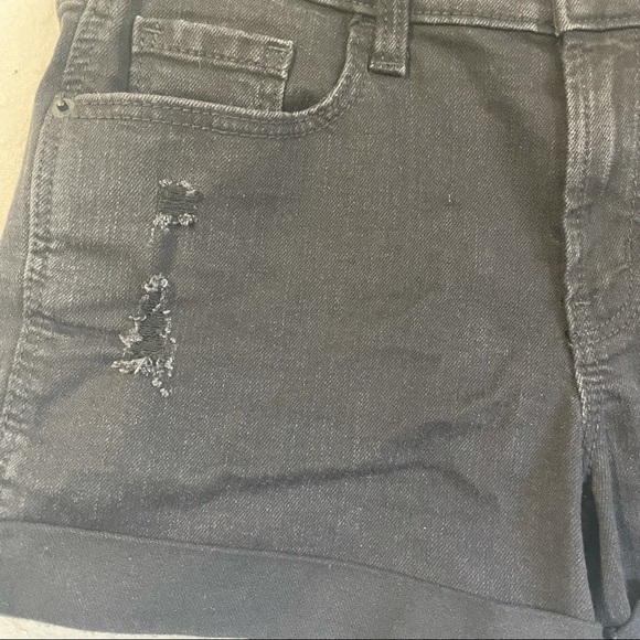 Old Navy Boyfriend Mid Rise Cuffed and Distressed Jean Short - Picture 3 of 8